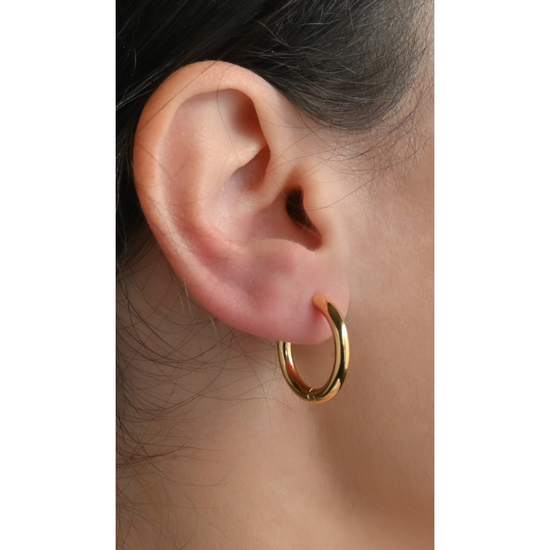 18k Gold Huggie Hoop Earrings